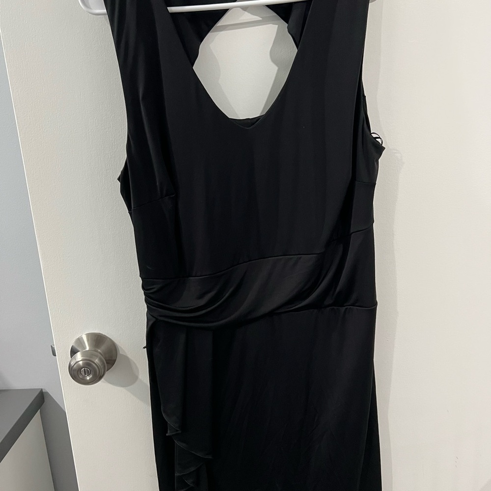 Thalia Sodi Black V-neck Sleeveless Cocktail Dress with Rouched Side